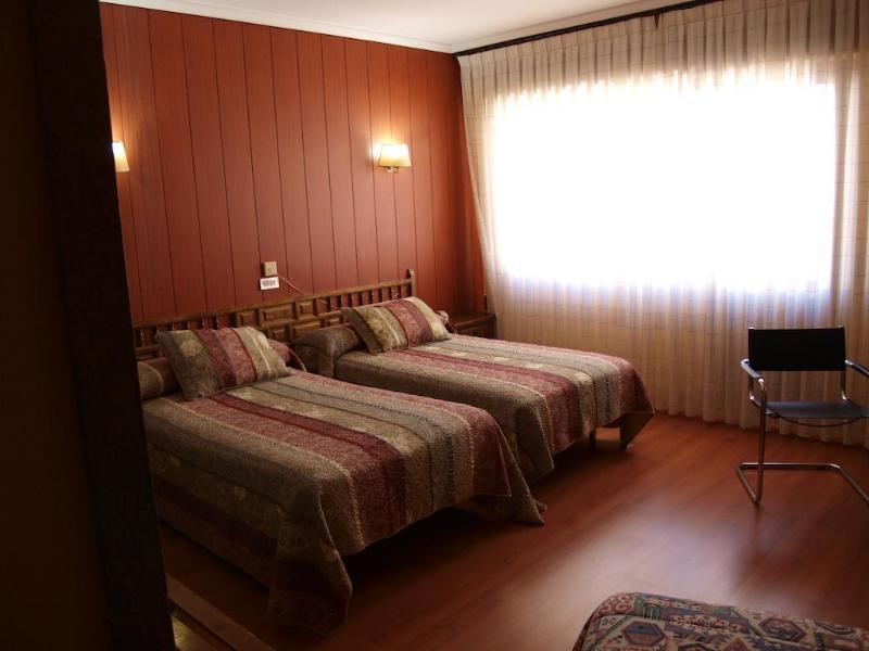 Hotel Marques De Santillana Torrelavega Exterior photo