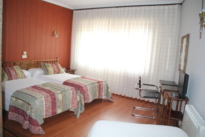 Hotel Marques De Santillana Torrelavega Exterior photo
