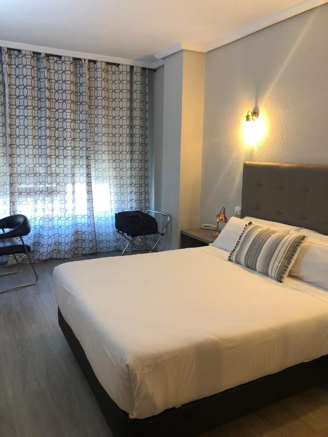 Hotel Marques De Santillana Torrelavega Exterior photo